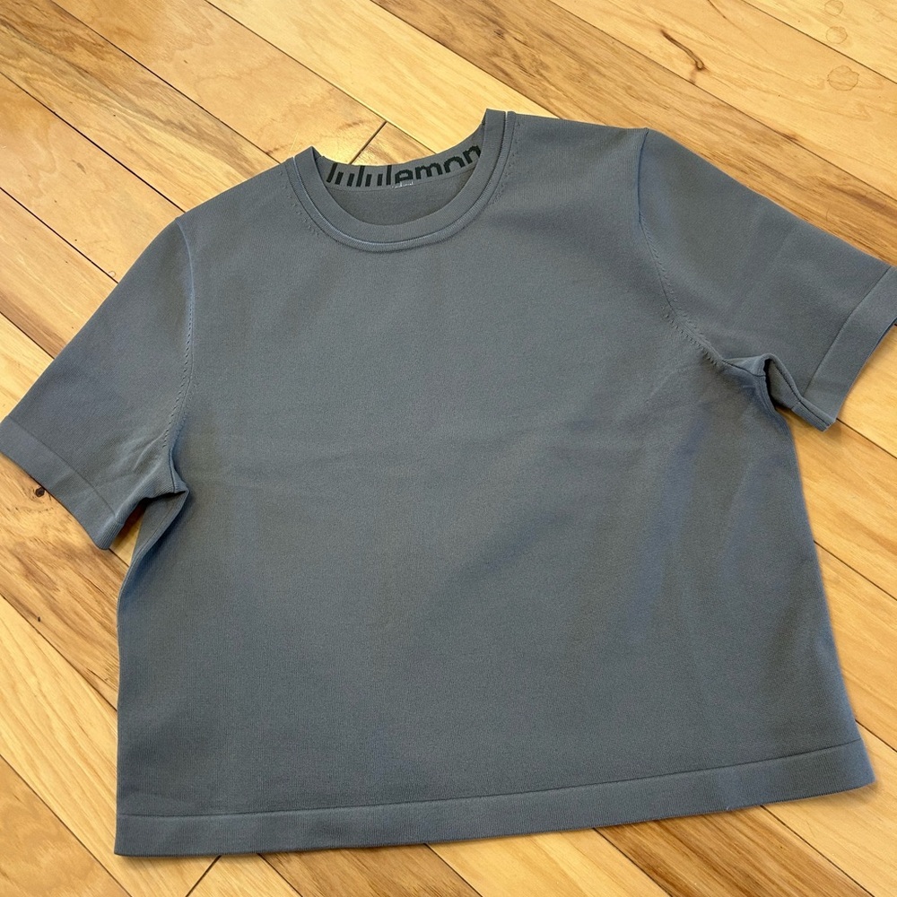 Lululemon Women’s Olive/Gray Minimalistic Short Sleeve Classic Sweater Top